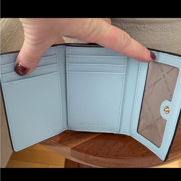 New Small Michael Kors Pebble Leather Wallet - Picture 5 of 7